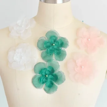 átmérő 9CM Pearl Core 3D Organza virágok esküvői ruha Fátyol baba kézzel készített DIY dekoratív virágok RS2071832