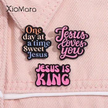 Jézus király Jézus szeret téged zománc tű Custom Jézus megmenti a keresztény bross Laple hátizsák jelvény ékszer dekorációs ajándékok