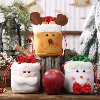 Terjessze az örömöt dekoratív karácsonyi figurákkal, zsákvászon húzózsinóros almatáskákkal, idős cukorkás táskákkal, gyermek ajándéktáskákkal és még sok mással!