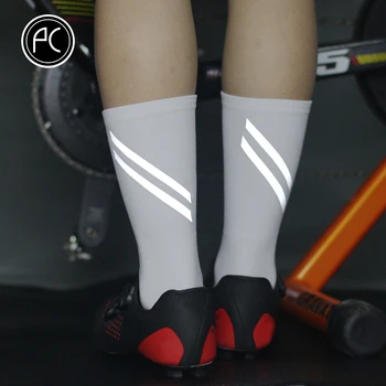 PCycling kerékpár Versenyképes zokni fényvisszaverő kerékpáros zokni Nedvesség felszívódás és izzadság elvezetés Lycra lélegző középcsöves SocK
